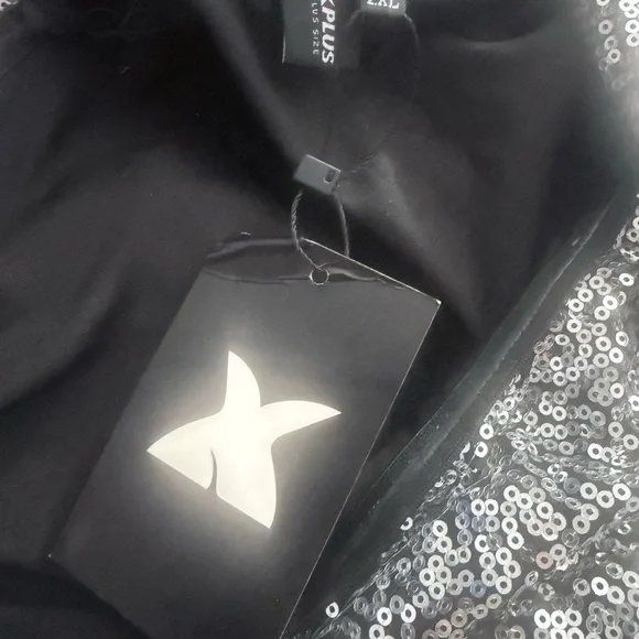 Elegant Black Maxi Dress with Silver Accents - Picture 3 of 7